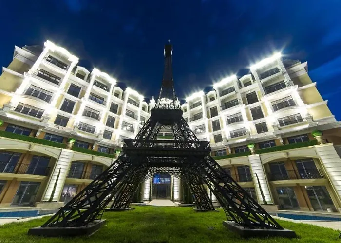 Romance Paris Апартаменти 4*
